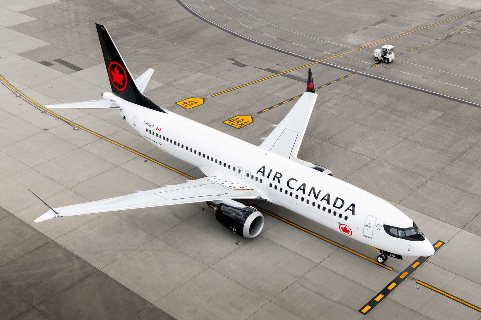 Air Canada 737 Taxiing