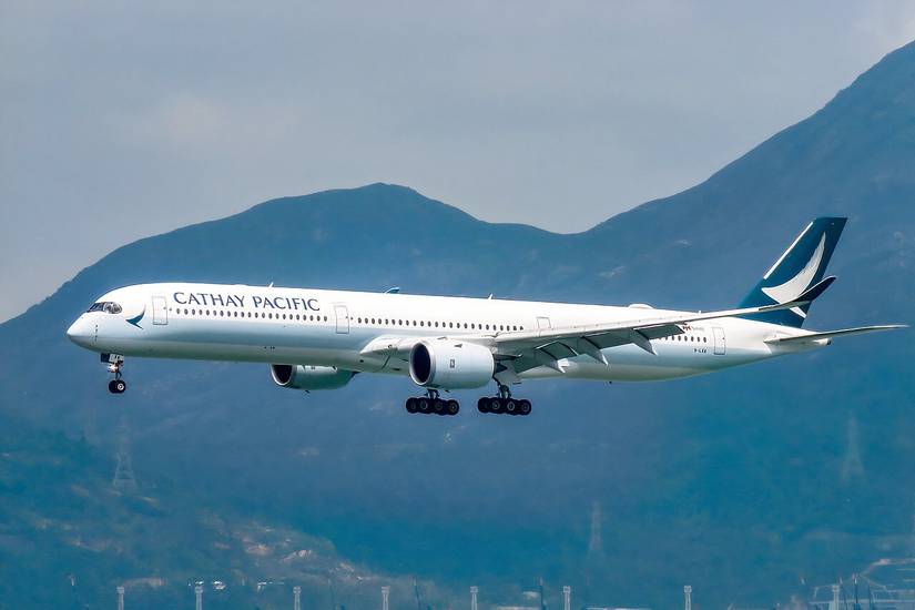 Cathay Pacific A350-1000 on final