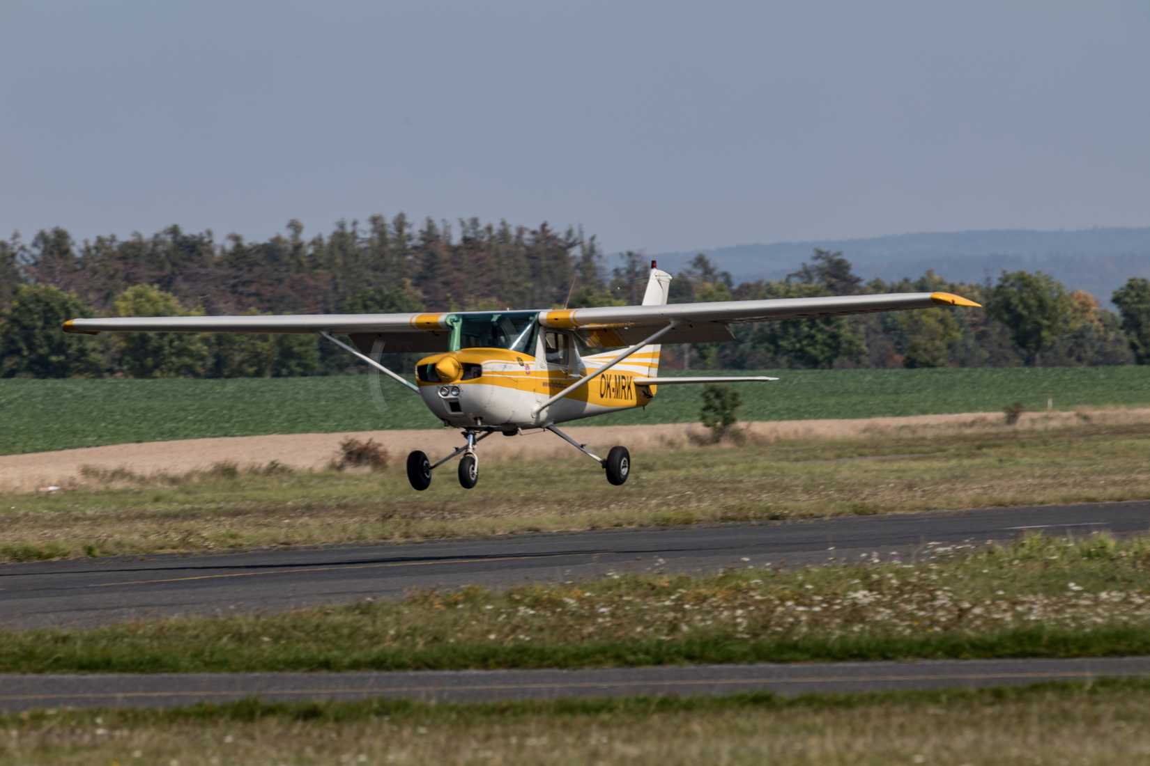 Cessna 150 landing