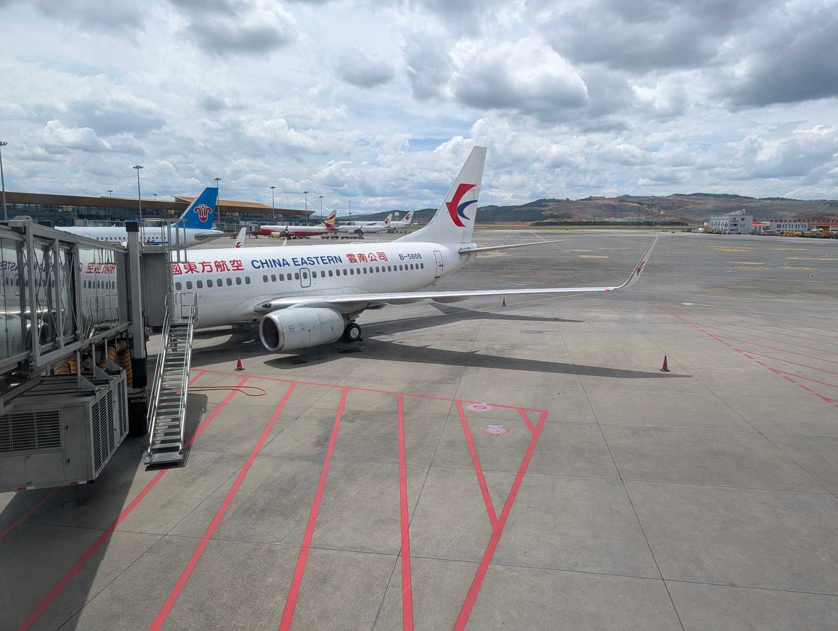 China Eastern Boeing 737-700 in Kunming