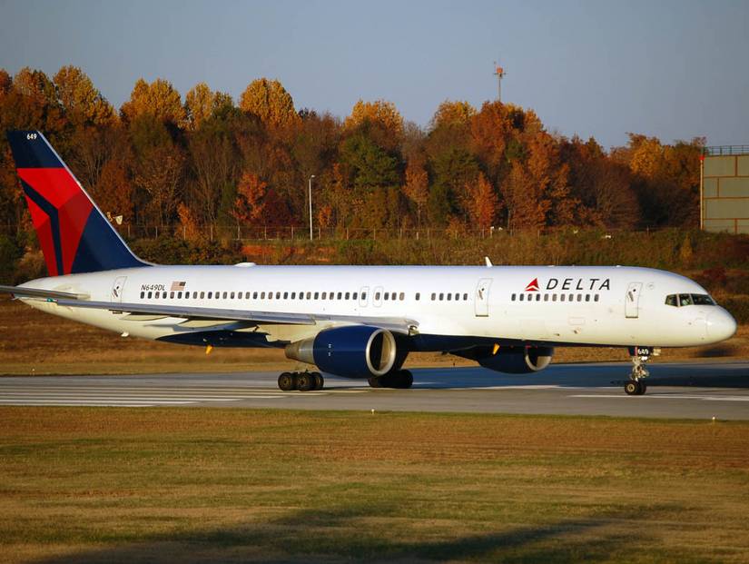 Delta 757 Taxiing