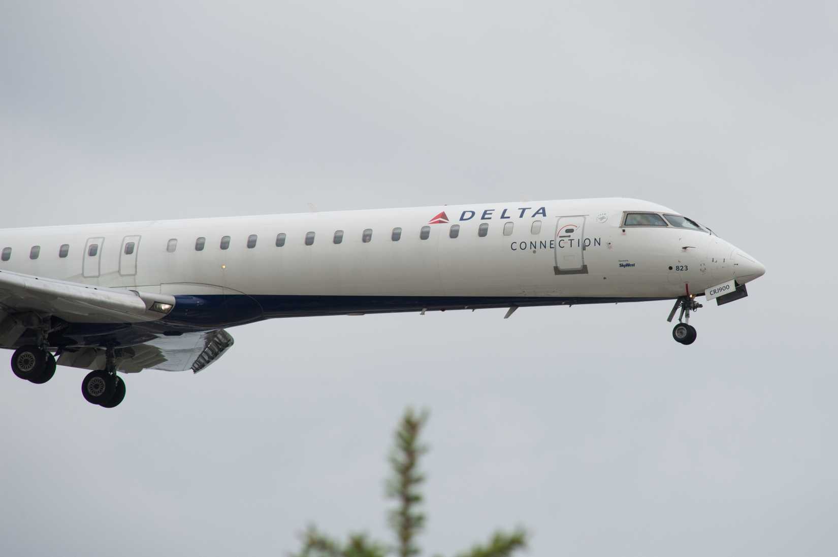 Delta Air Lines CRJ900 landing