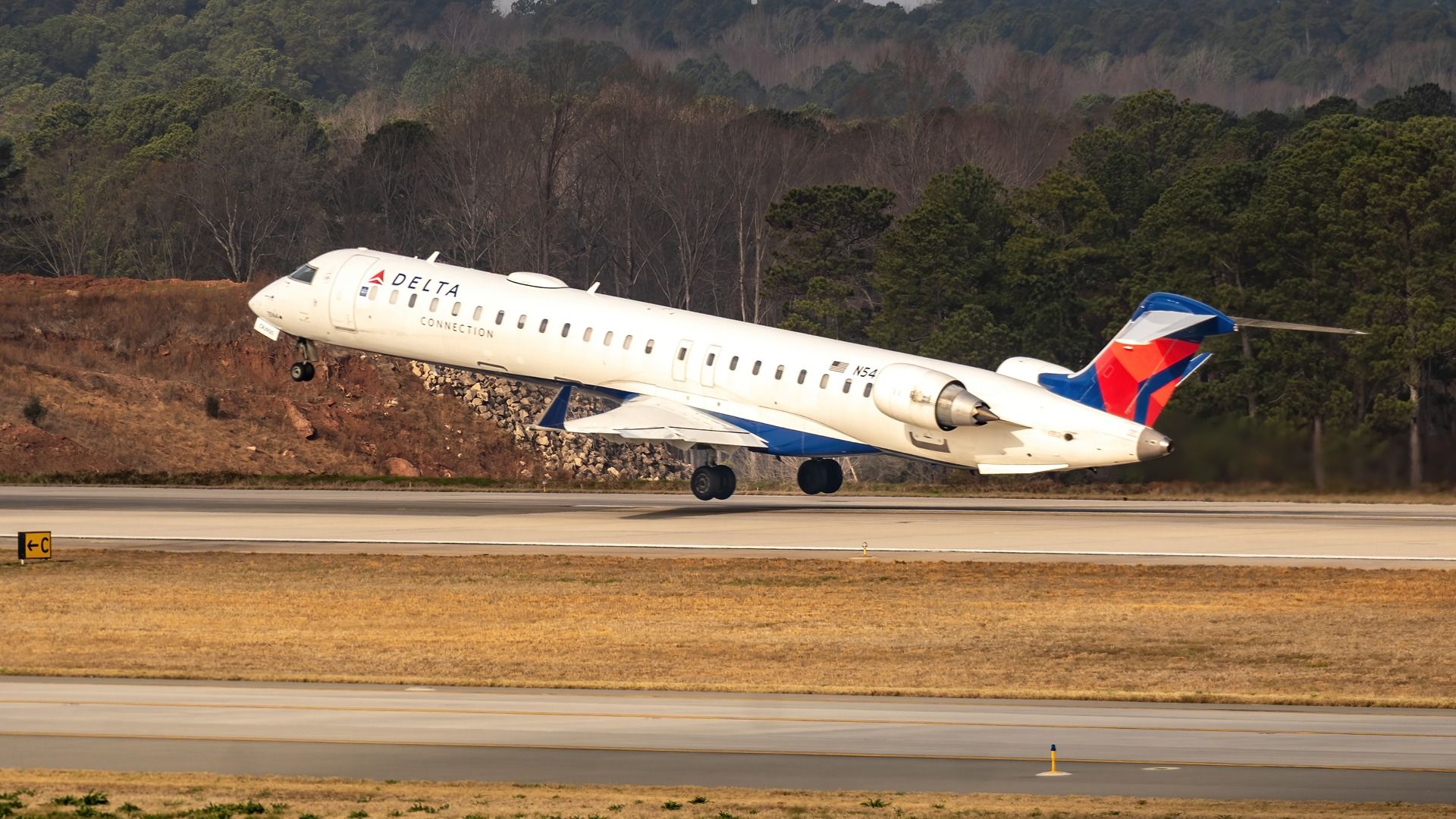 Delta Air Lines вернет маршрут до Covid из Роли в Дарем, но сократит три маршрута из аэропорта Кеннеди
