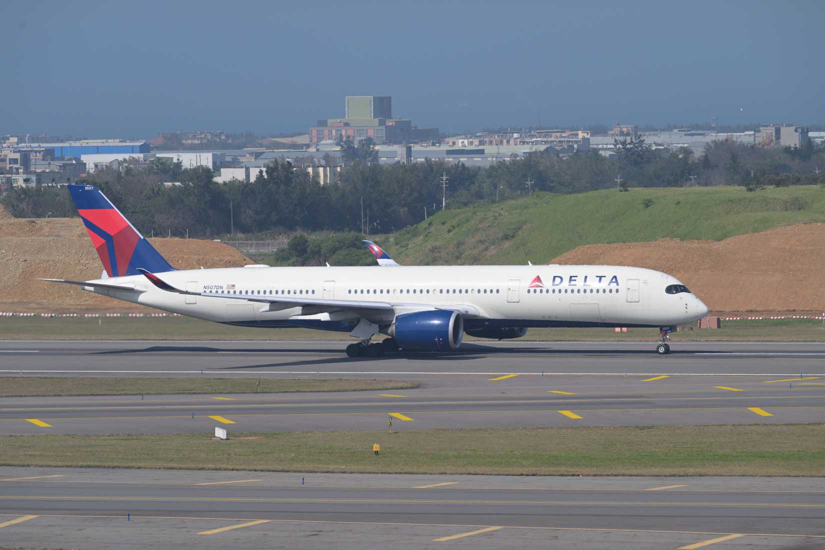 Delta Air Lines Airbus A350-900 N507DN, operating flight 68 to Seattle, takes off from runway 05L at Taiwan Taoyuan International Airport.