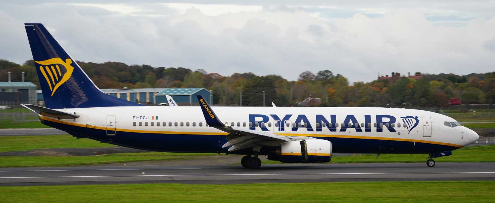 Ryanair 737 Taxiing