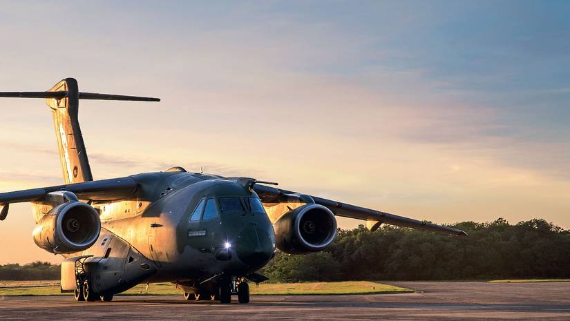 Embraer KC-390 taxis on a runway