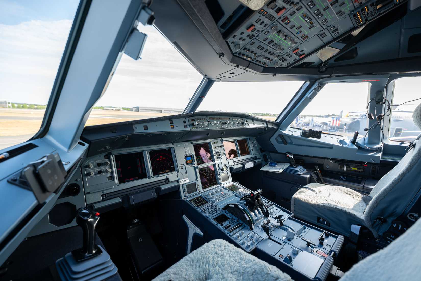 FIA 2026 - Day 1 - A321XLR United Airlines on static