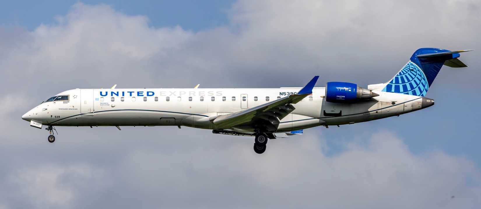 GoJet United Express CRJ550 final approach
