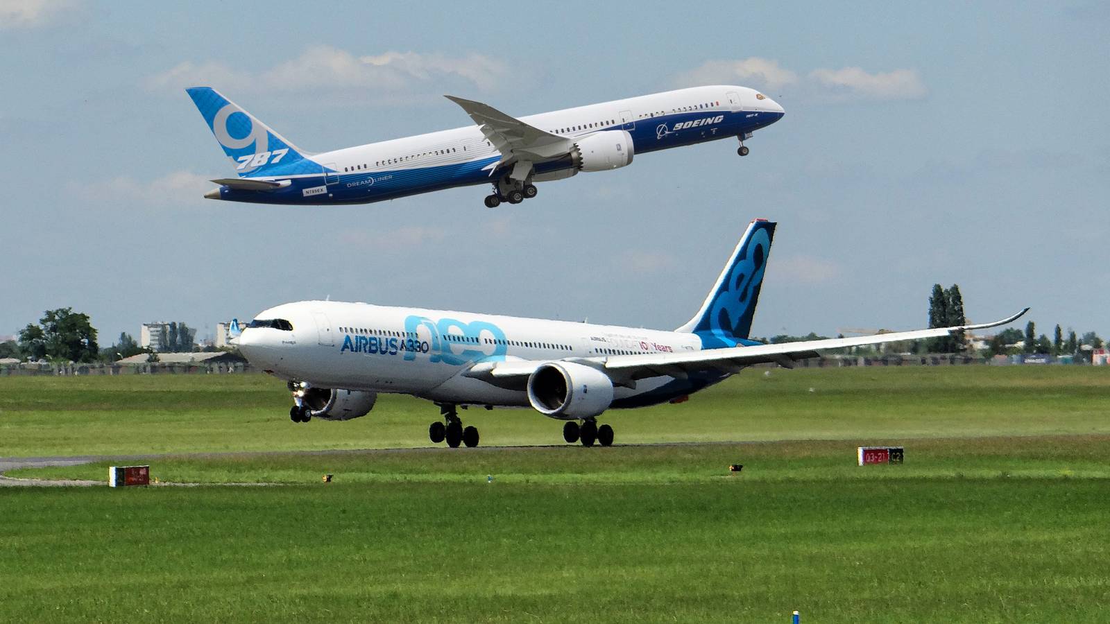 How Many Miles Per Gallon Does A Boeing 787 Get Per Passenger Compared To An Airbus A330-900neo?