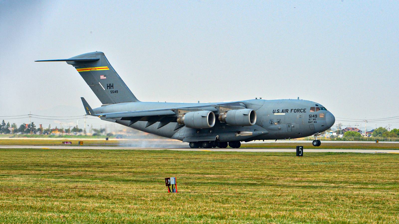 How The 585,000-Pound C-17 Globemaster Lands On Some Of The World's Shortest Runways