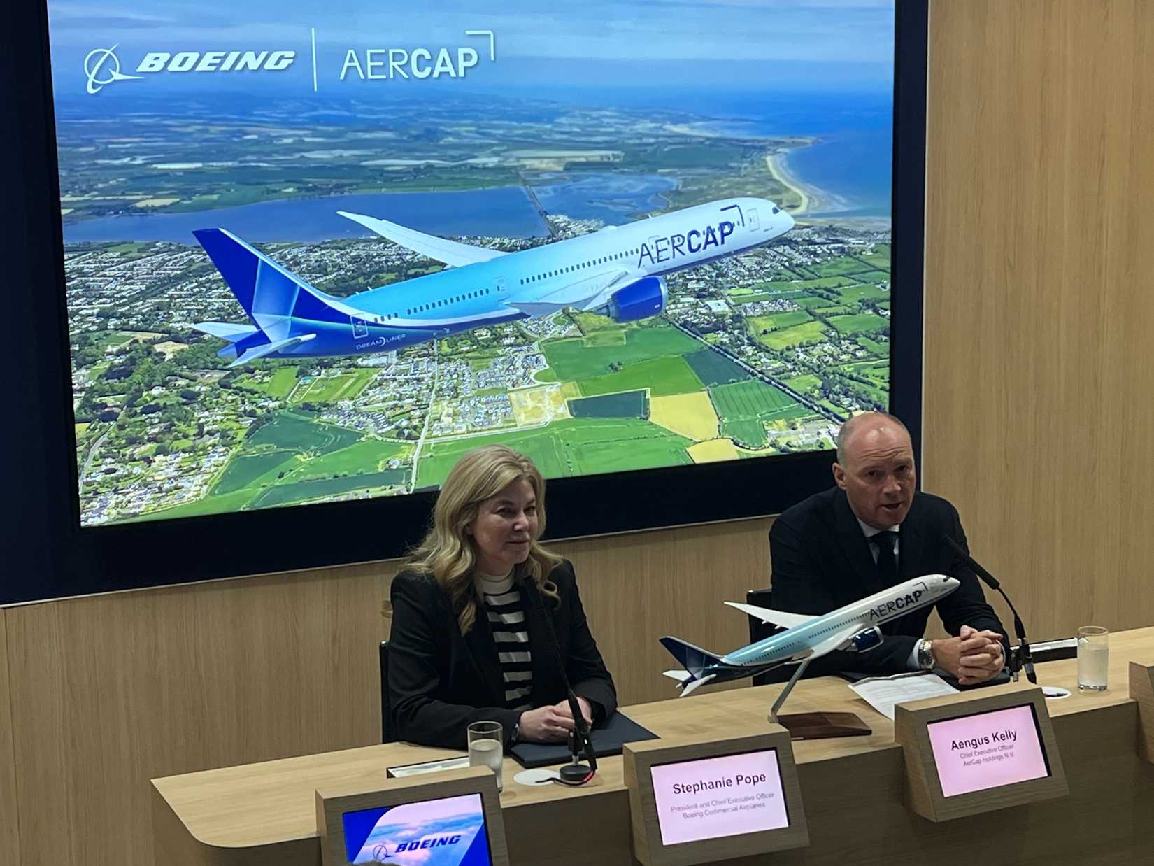 AerCap 787 Order Ceremony