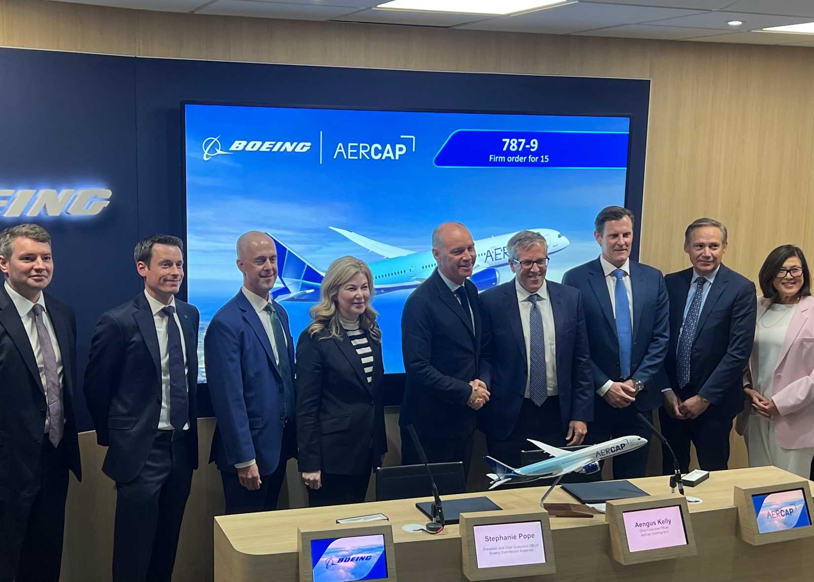 AerCap Boeing 787 Ceremony Group Photo