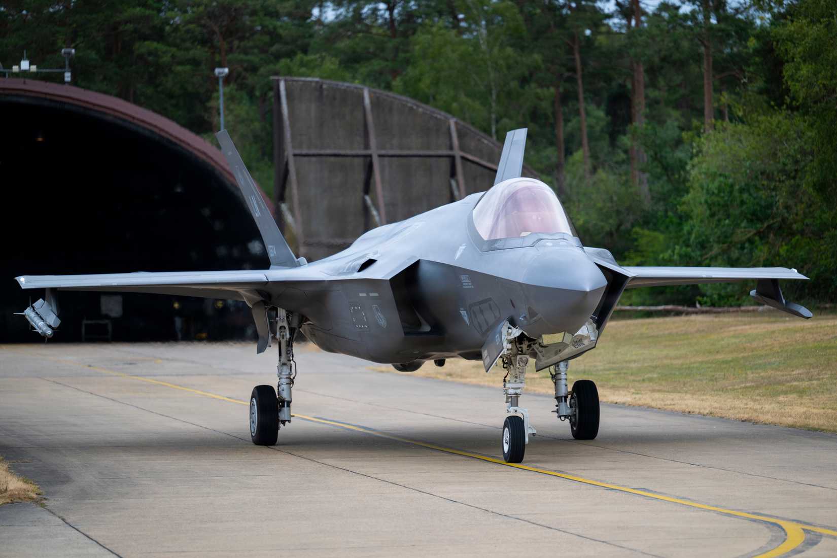 ir Force F-35A Lightning II aircraft taxis during Combat Archer-UK 26 at RAF Lakenheath, England, July 21, 2026