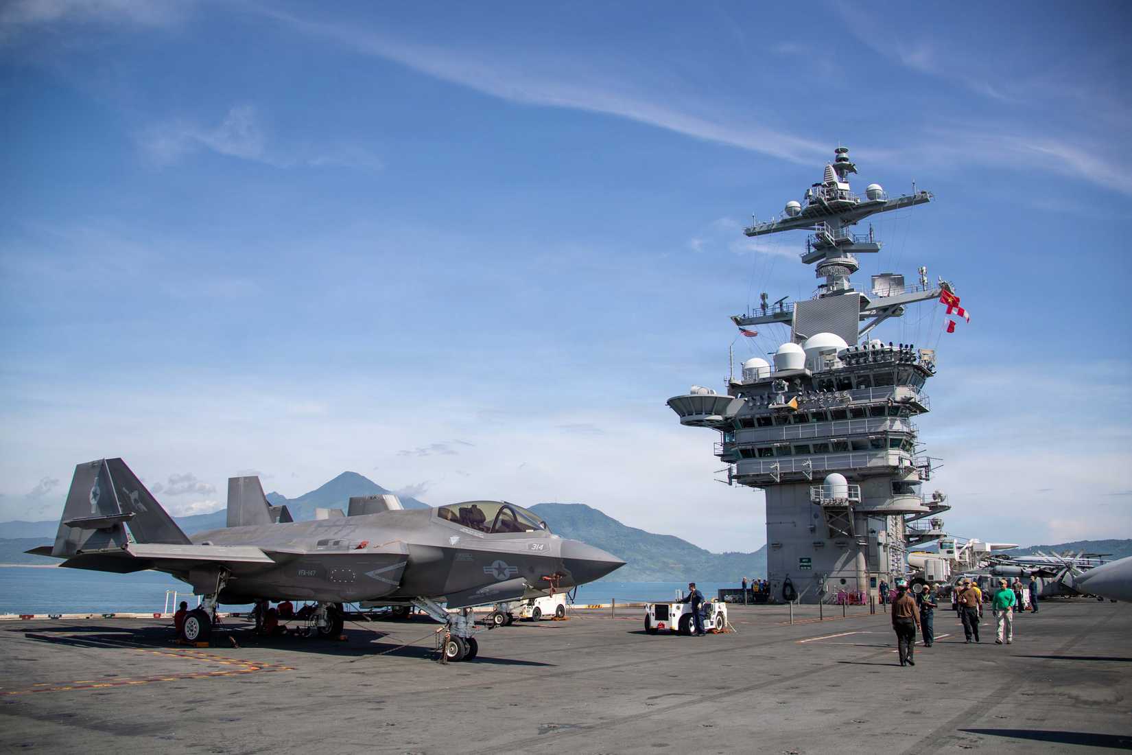 Nimitz-class aircraft carrier USS George Washington (CVN 73) arrives in Da Nang, Vietnam