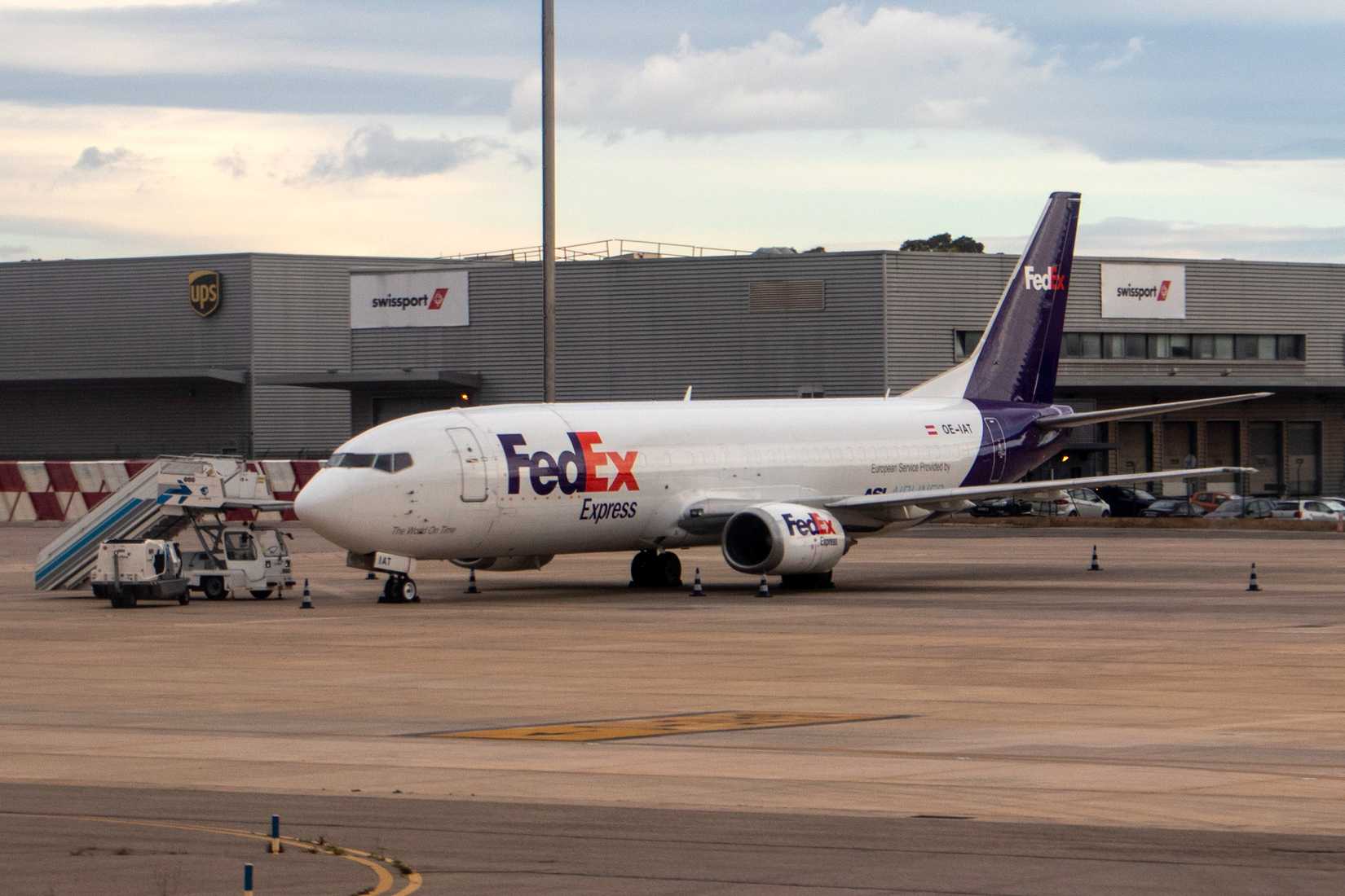 FedEx 737 Parked
