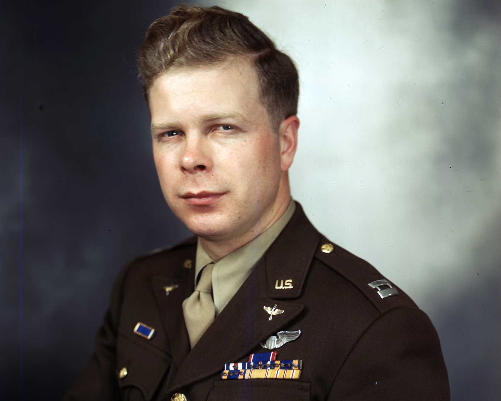 Official portrait of Captain Richard Bong