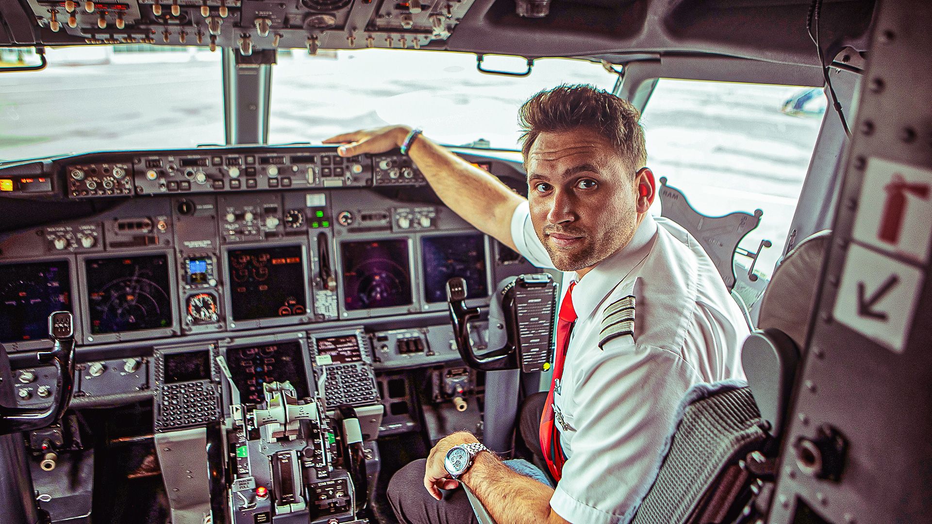 What Pilots Actually Do In The 1st 10 Minutes After Takeoff That Passengers Never See