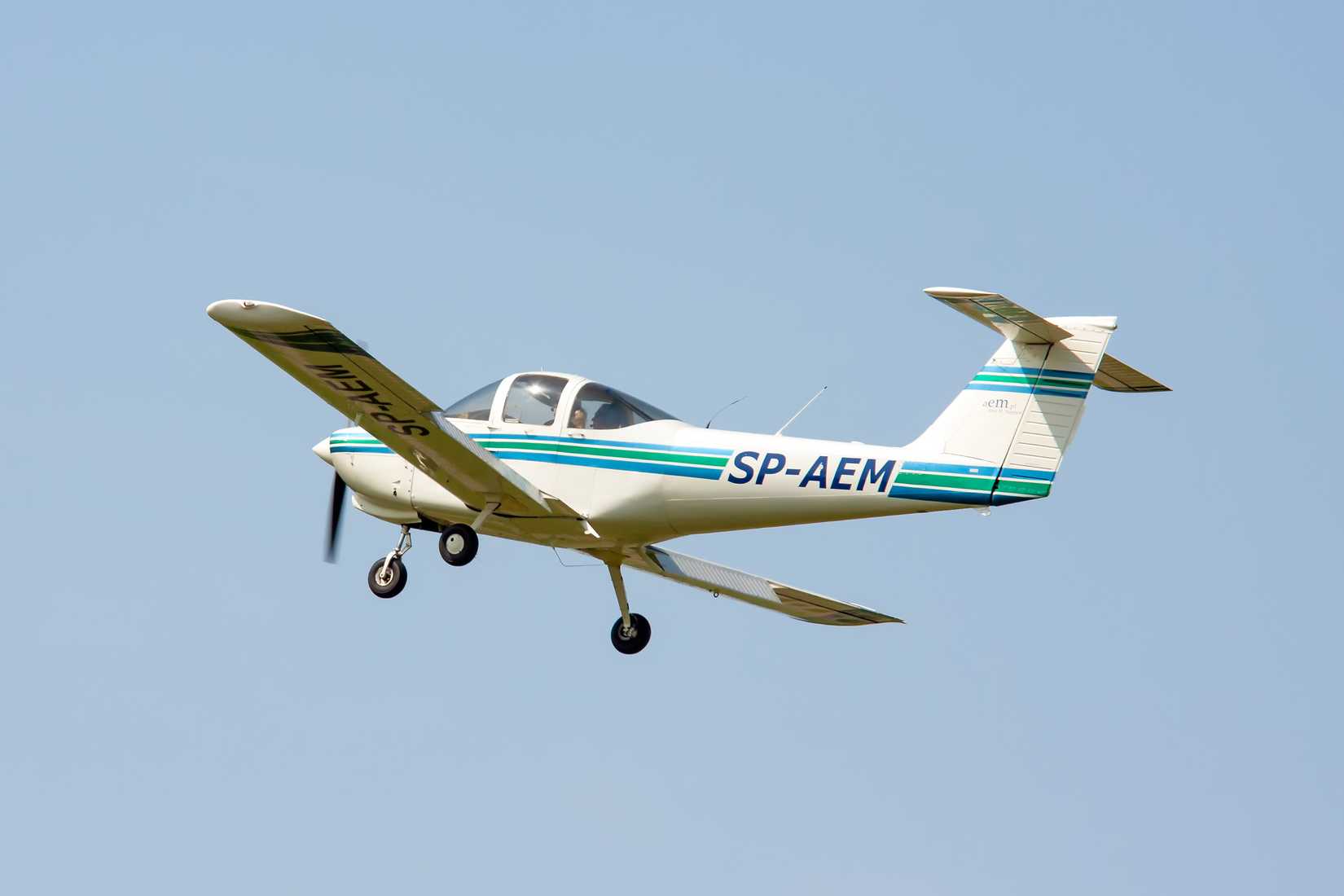 Piper Tomahawk flying