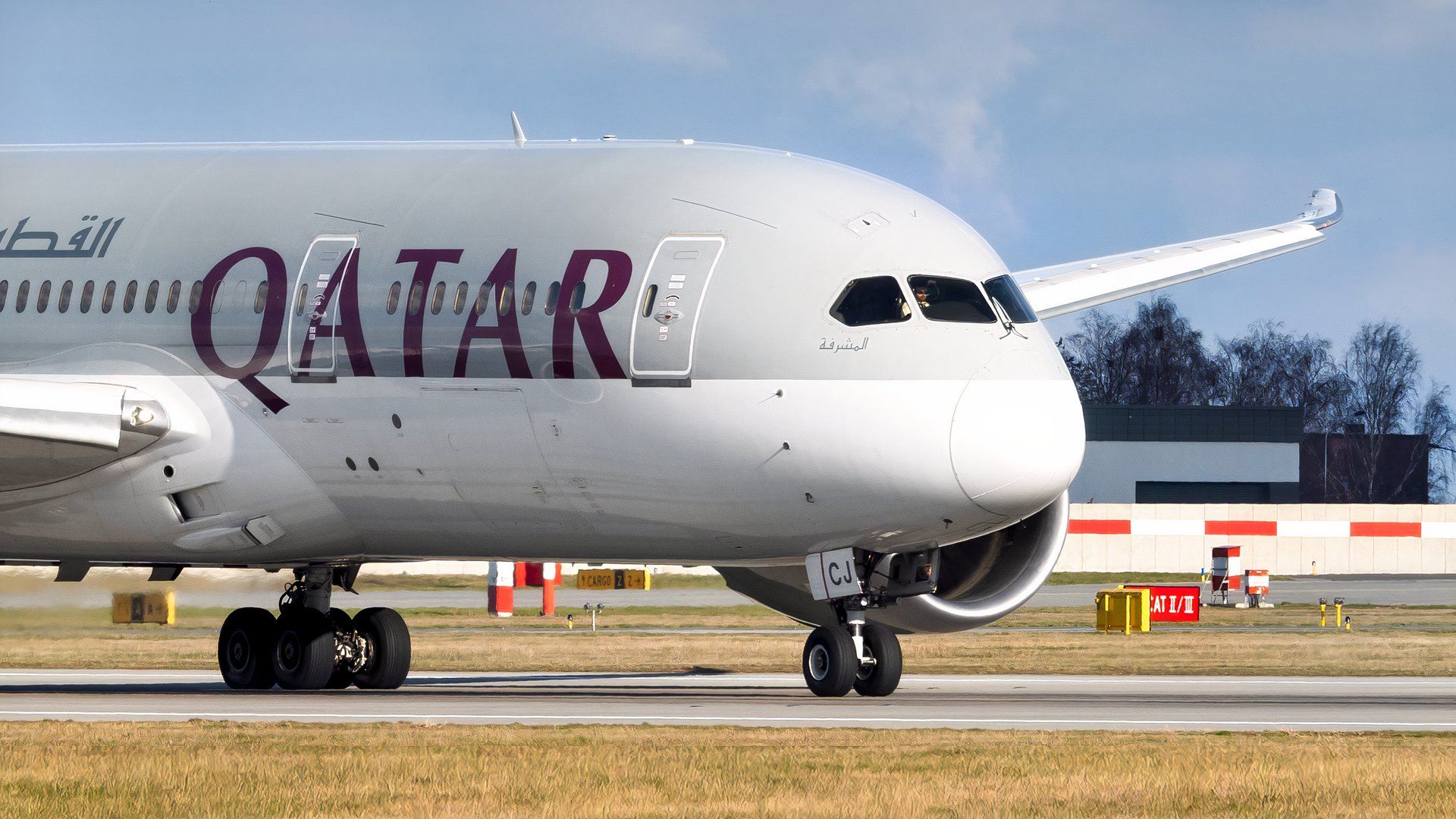 Qatar Airways 787-8 on the runway1