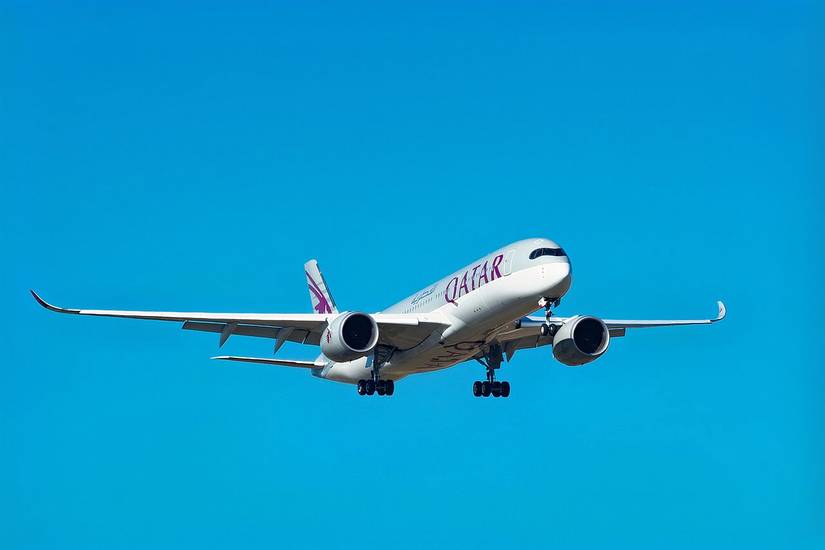Qatar Airways A350-900 final approach