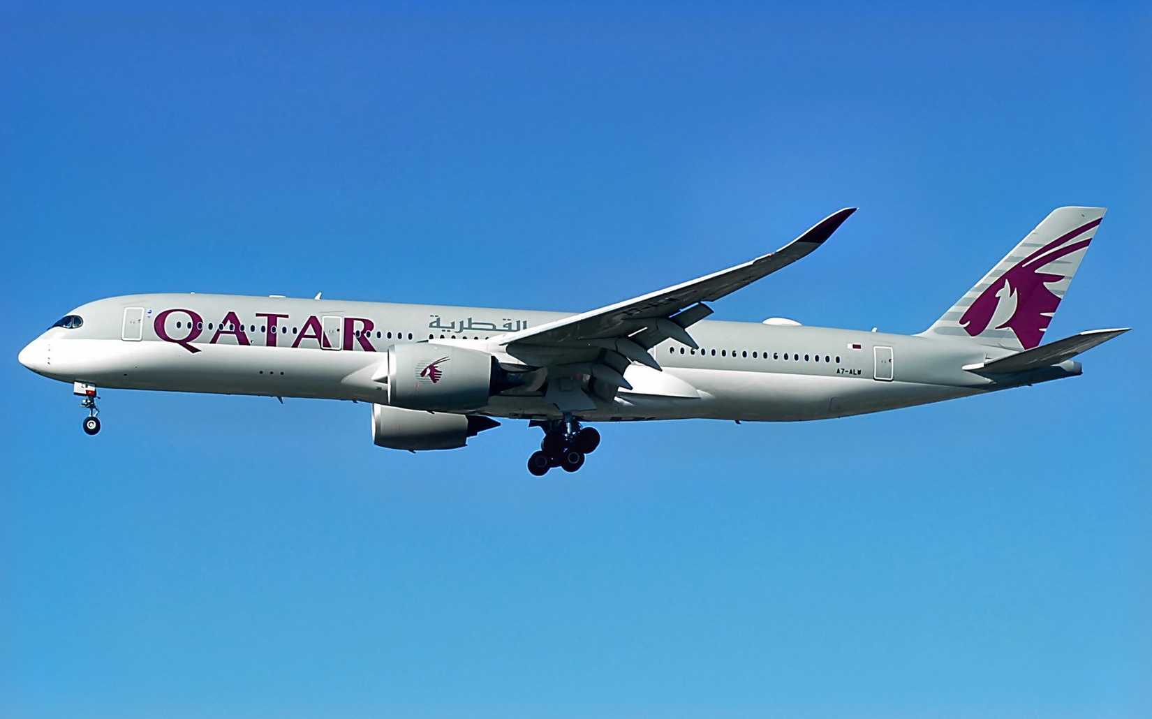 Qatar Airways A350-900 on final
