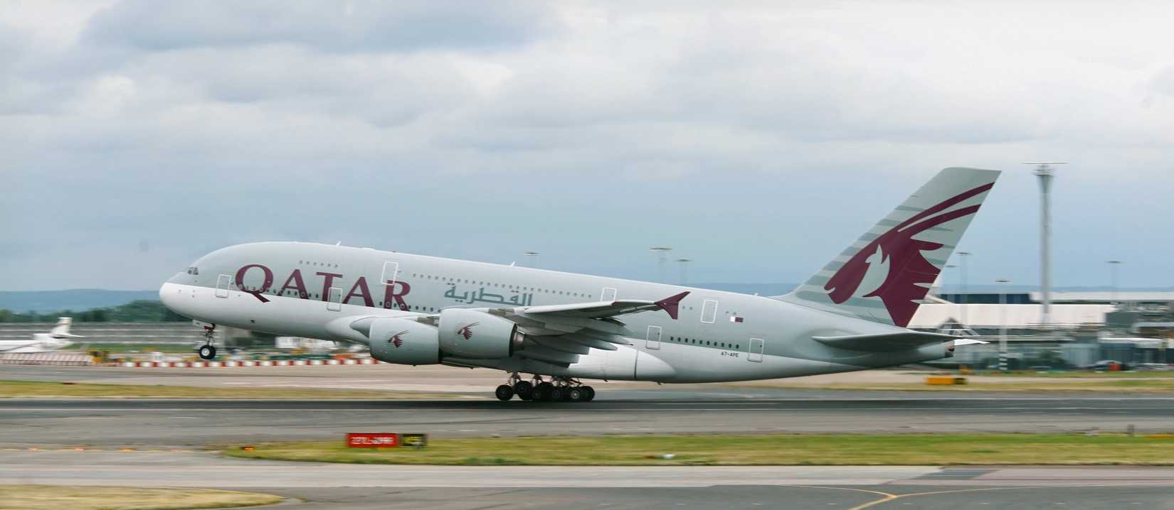 Qatar Airways A7-APE rotating