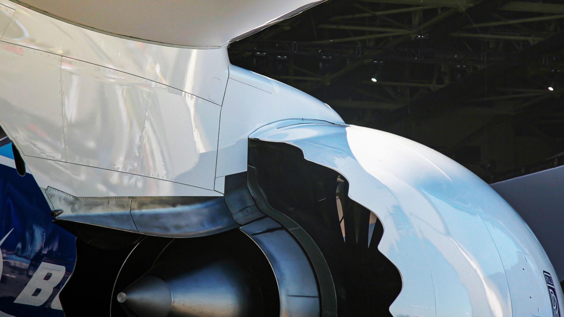 Boeing Chevroned engine