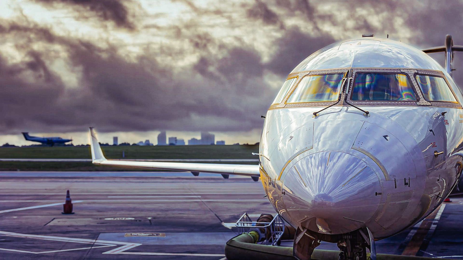 The Regional Jet Cliff: What Happens When The Bombardier CRJ & Embraer E-Jet Fleets Age Out