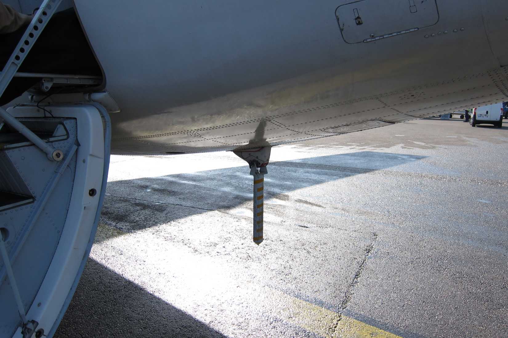 Close up of removable aircraft tail stand