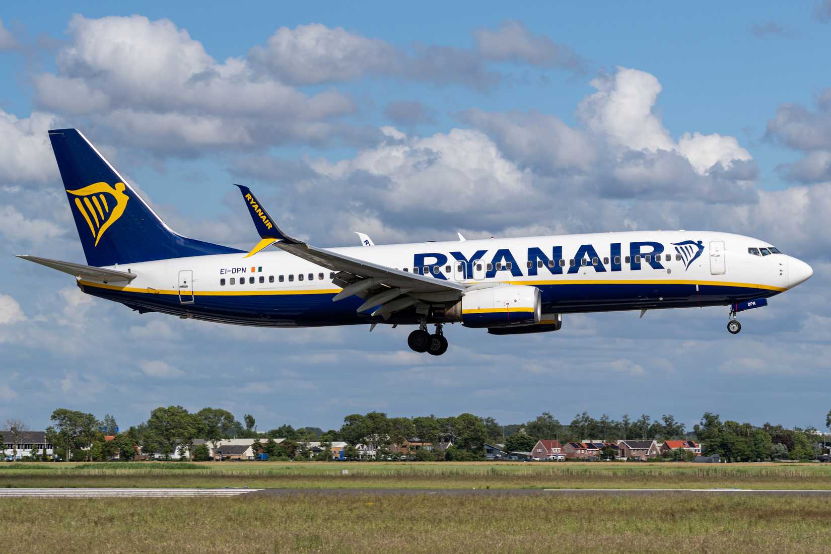 rish Ryanair Boeing 737-800 with registration EI-DPN on short final