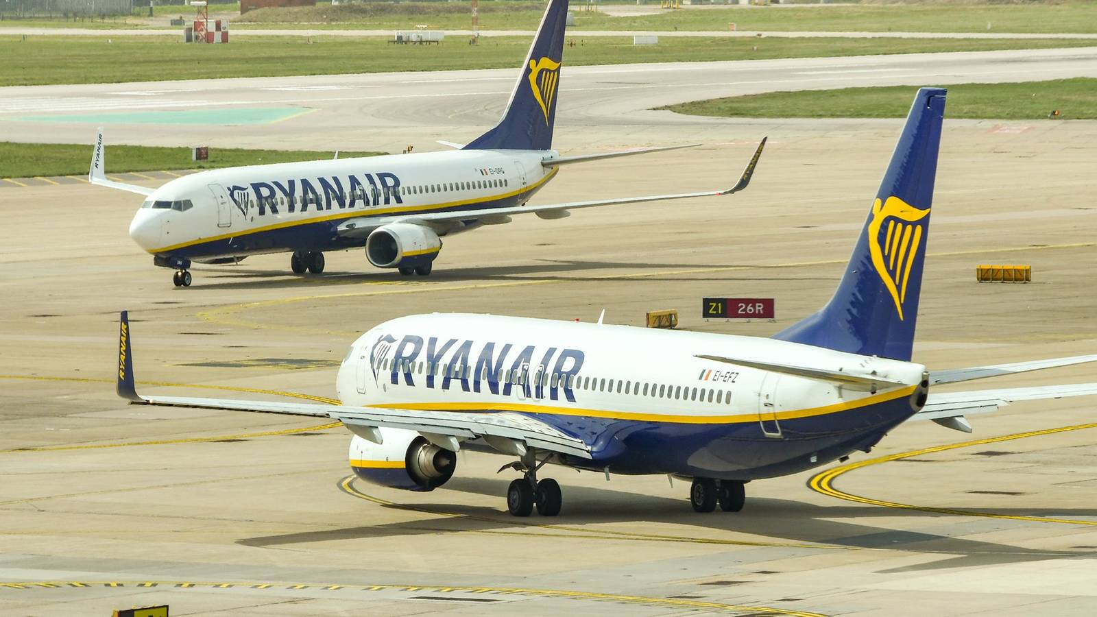 Ryanair & Wizz Air Among 9 Airlines Facing Gatwick Refuelling Strike Groundings