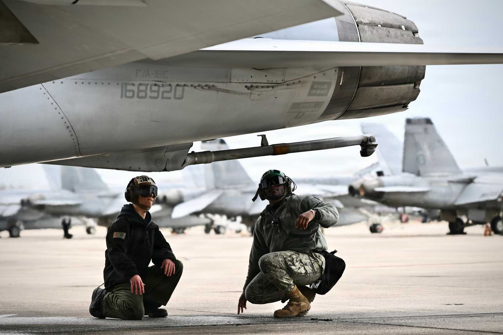 Sailors assigned to Strike Fighter Squadron (VFA) 81 at Naval Air Station Oceana prepare an FA-18E for takeoff
