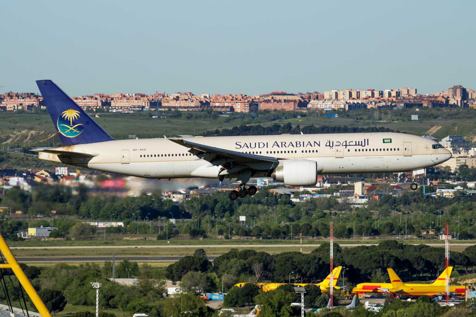 Saudia Boeing 777-200 landing