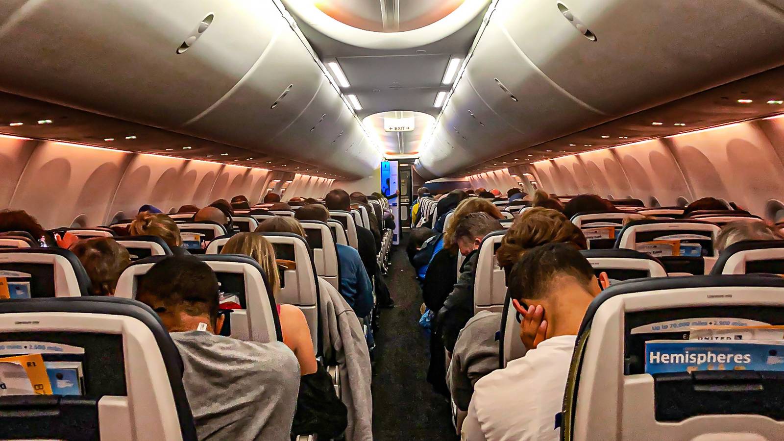 This Is Why US Airlines Keep The Seatbelt Sign On Far Longer Than Ryanair Or Singapore Airlines