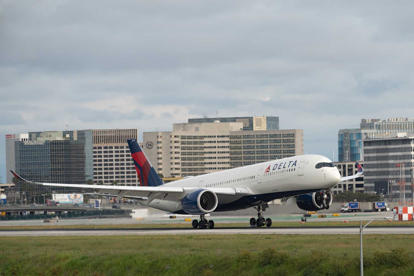 Delta Air Lines Airbus A350-900 landing 