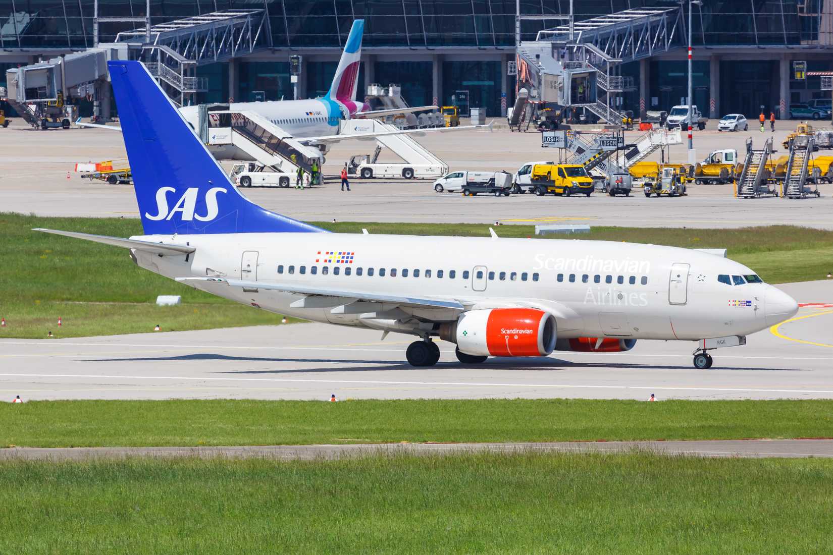 SAS Boeing 737-600 Taxiing