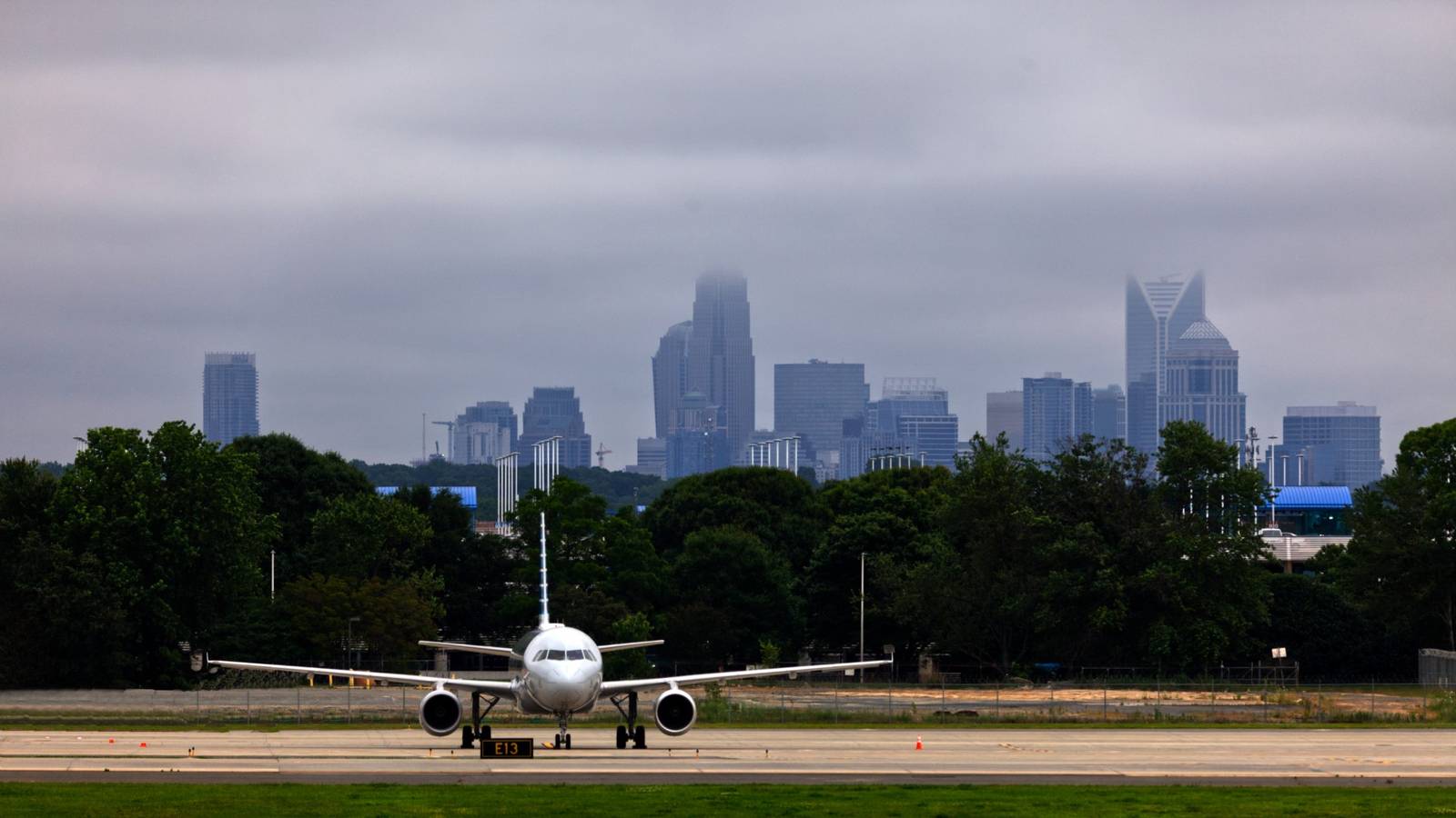 Delta Regional Jet and Frontier A320 Make Contact During Pushback at Charlotte