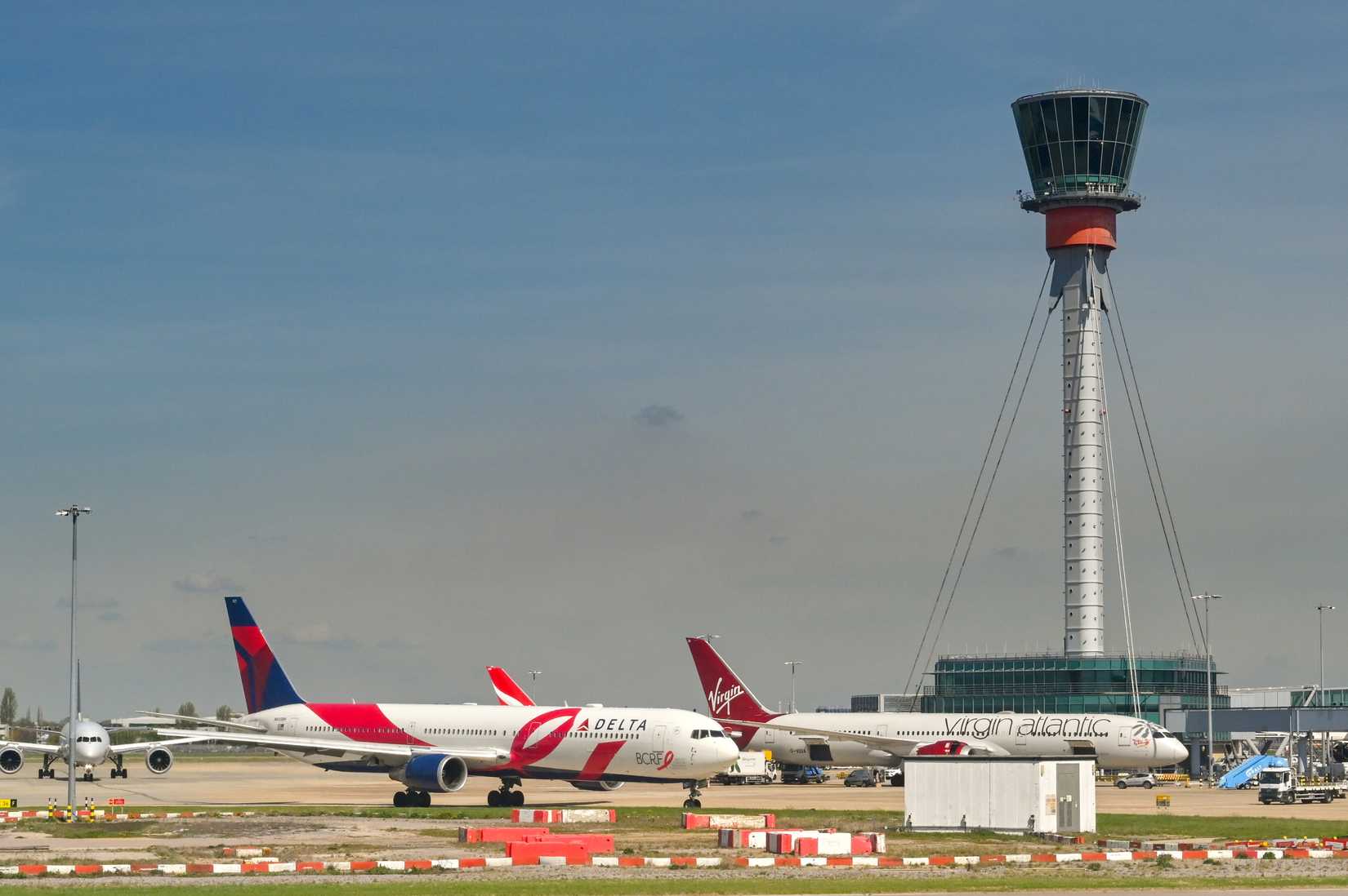 Delta 767 & Virgin 787 At Heathrow