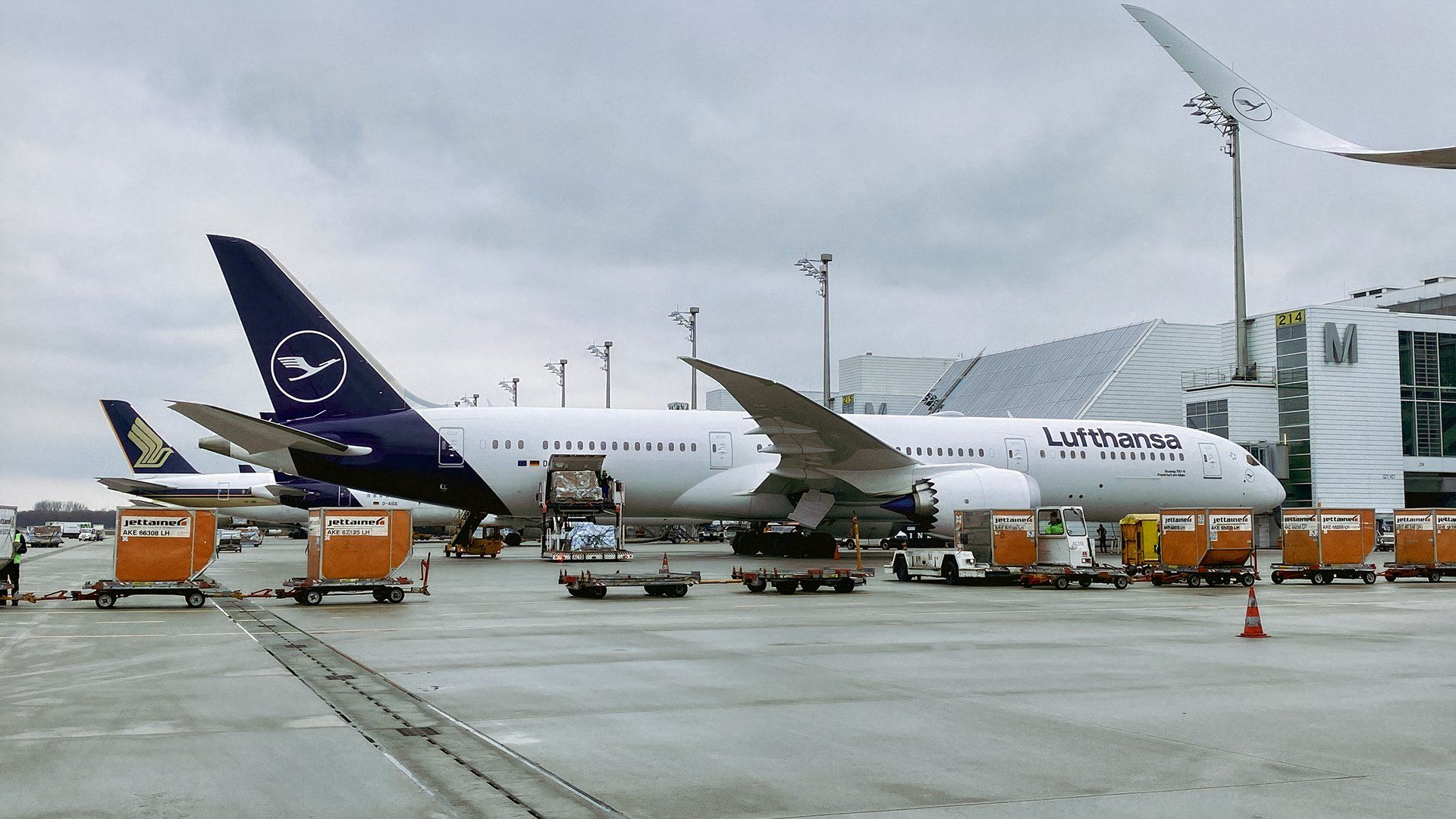 Следователи: перед обрушением в носовой части самолета Boeing 787-9 авиакомпании Lufthansa отсутствовал стопорный штифт
