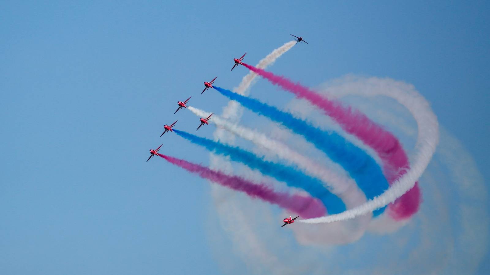 Why The Red Arrows Can't Display At Farnborough Airshow