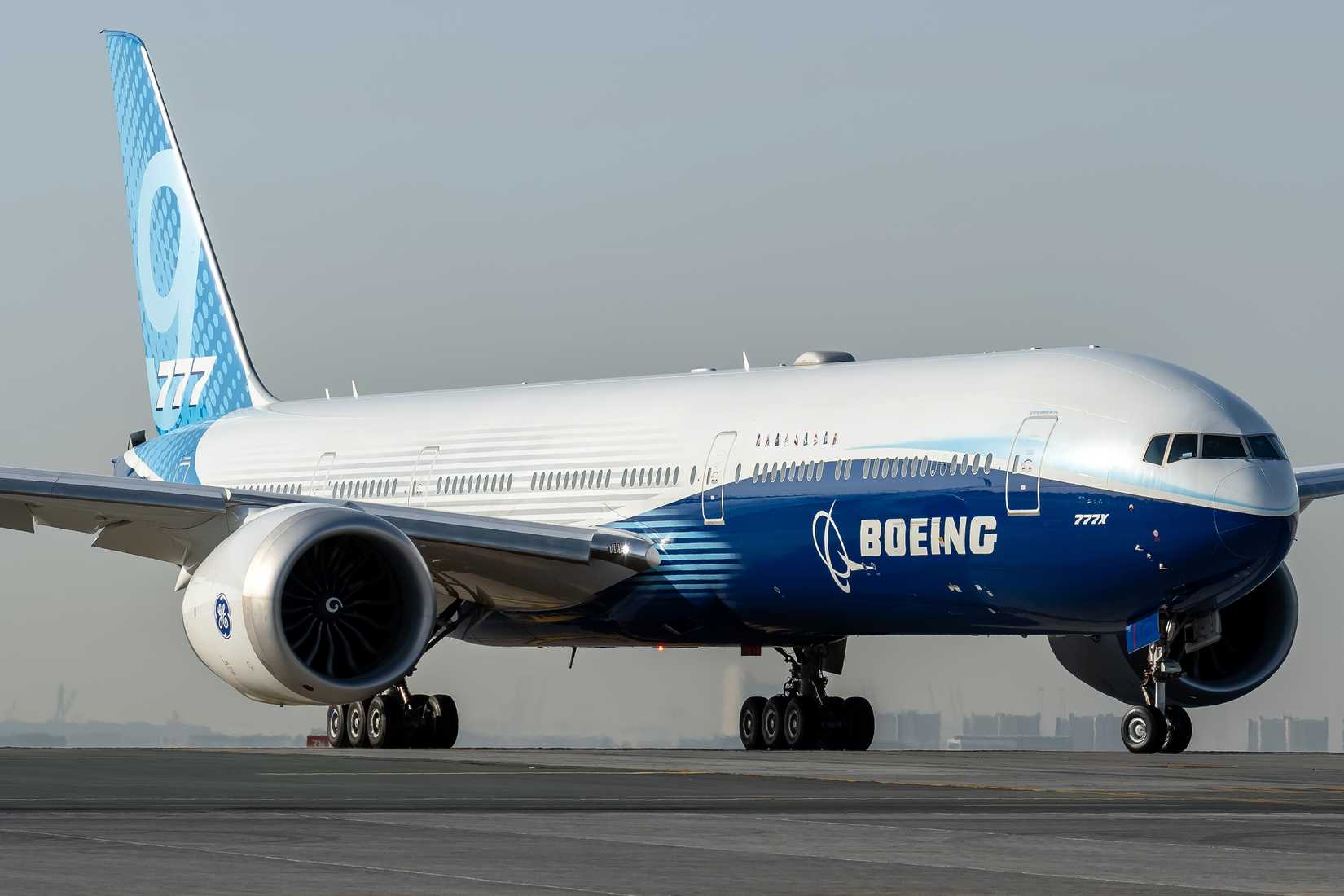 Boeing 777X Taxiing