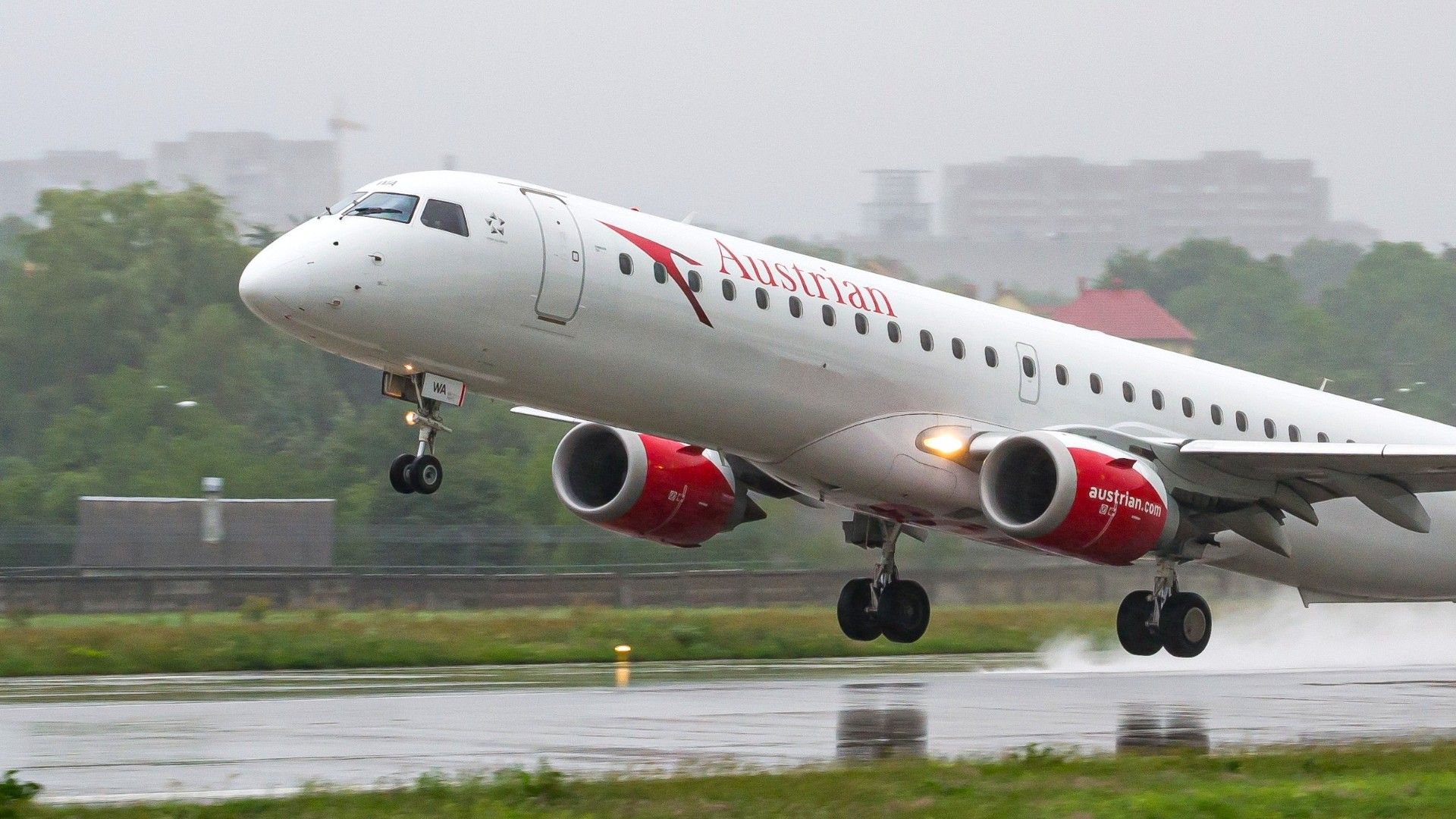 Austrian Airlines Crew Finds Stowaway In Embraer E190 Cabin Ahead Of Flight To Vienna