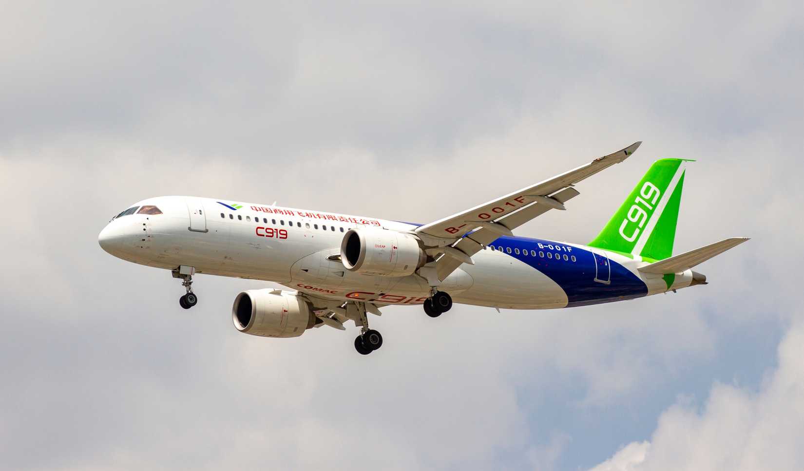 COMAC C919 Flying Right To Left