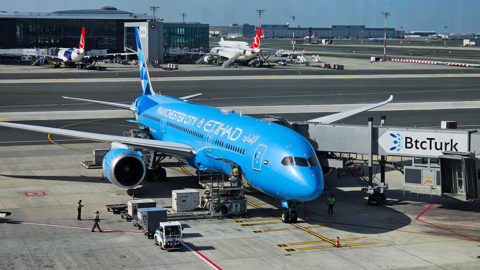 Etihad 787 Man City Livery