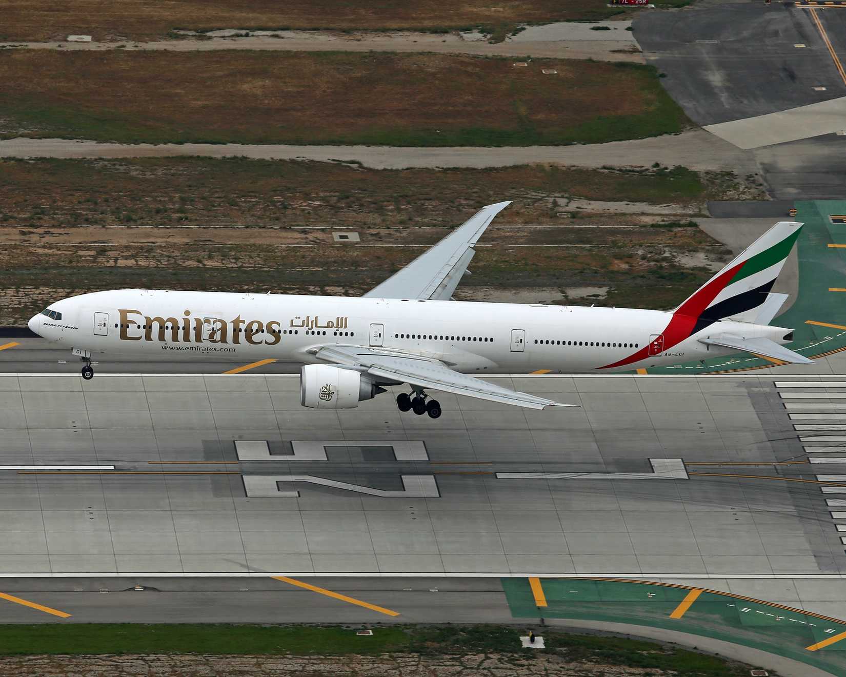 Emirates 777 Landing
