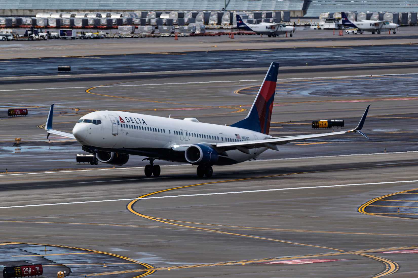Delta Air Lines Boeing 737-900ER aircraft 