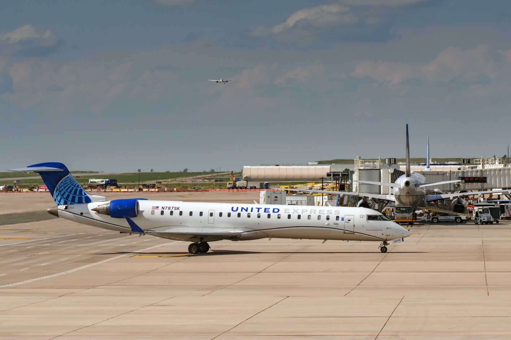 United CRJ Taxiing