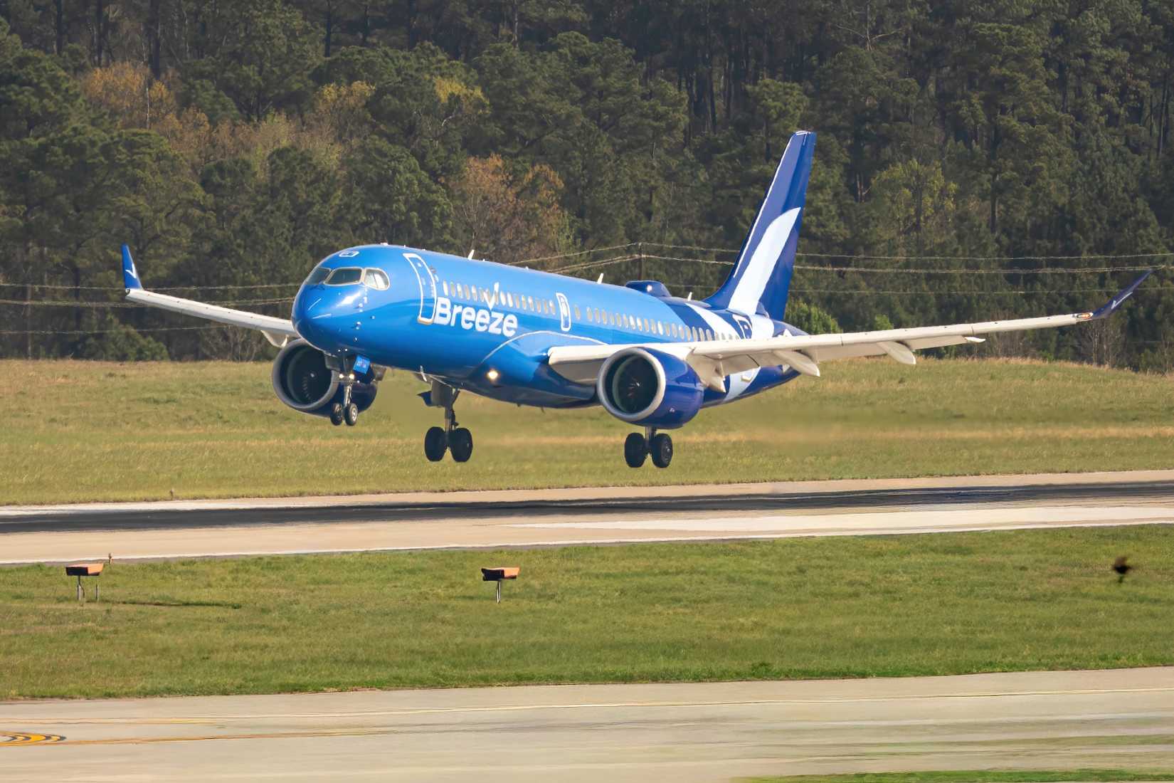 Breeze A220 Landing