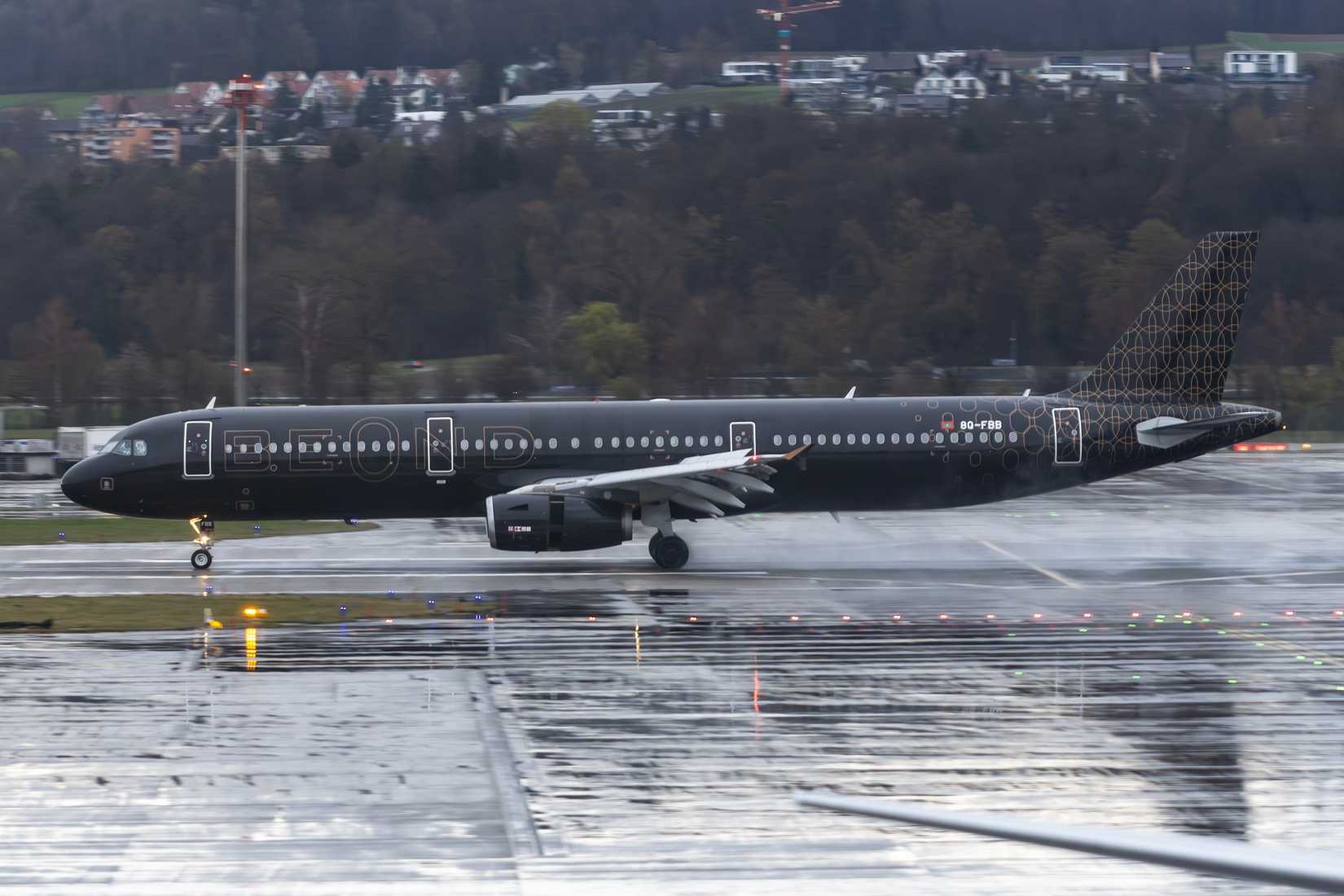 BeOnd A321 Taxiing In Rain