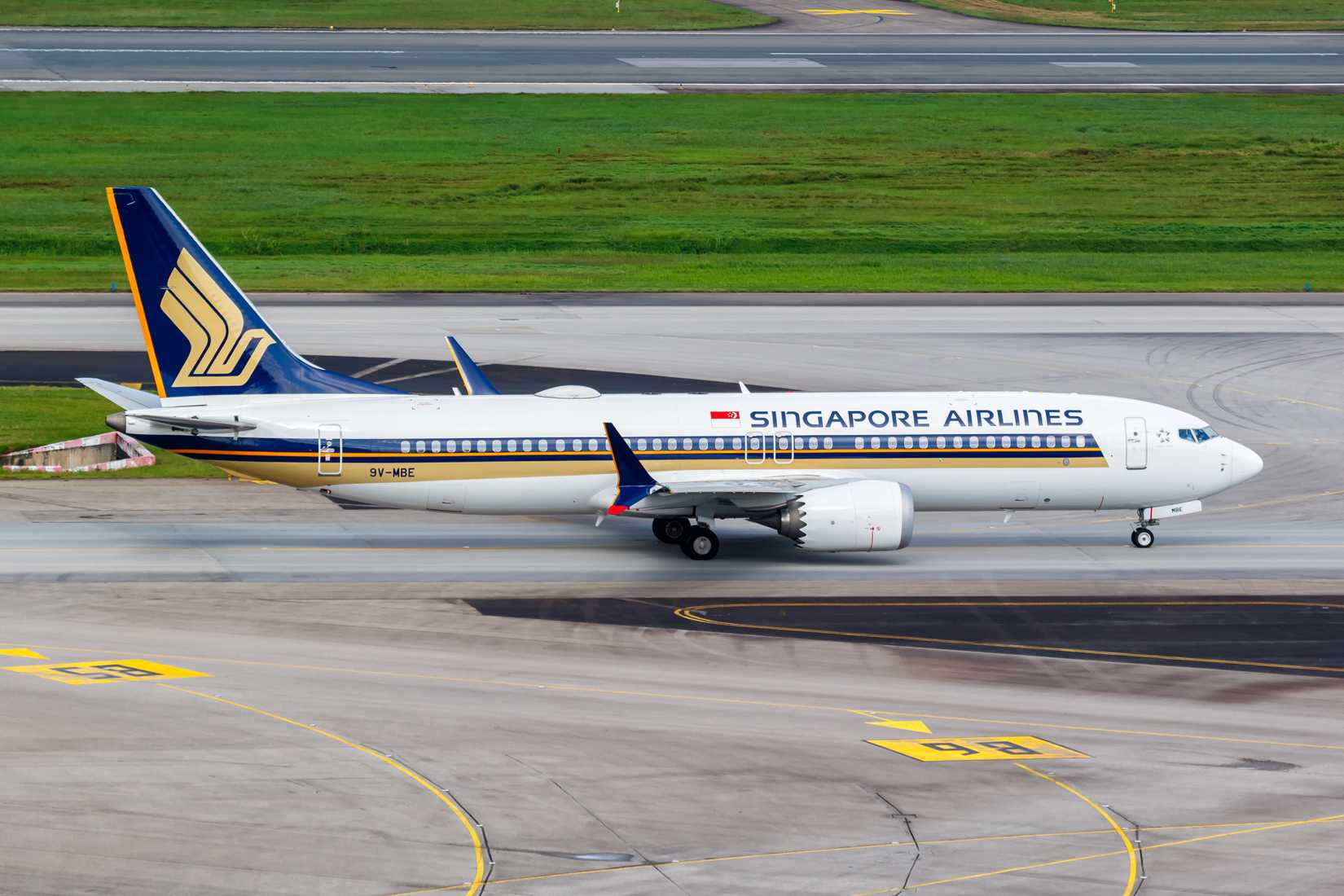 Singapore Airliens Boeing 737 MAX taxiing on ground